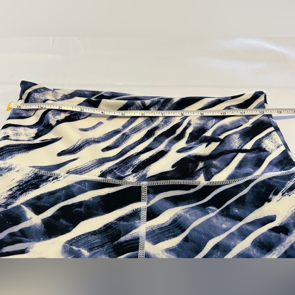 Medium leggings NWOT - Picture 2 of 3